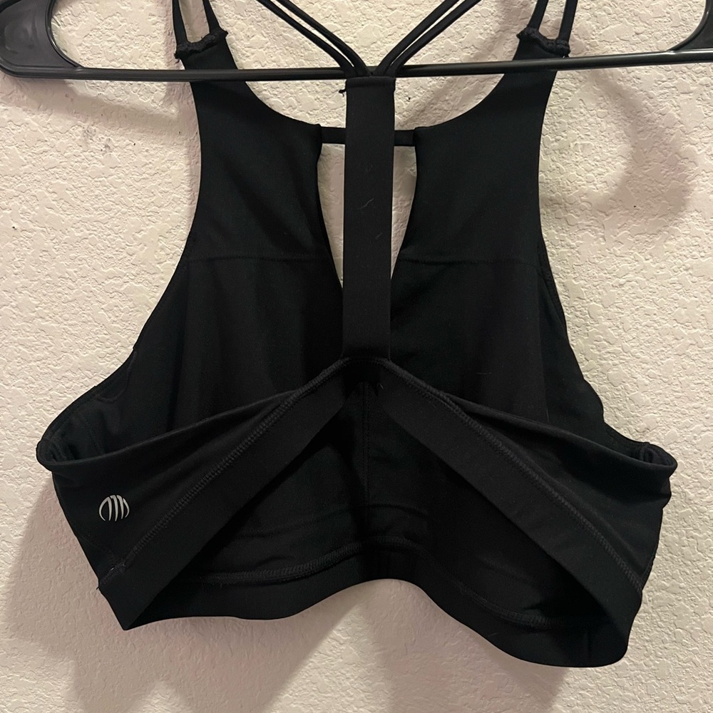 Black Strappy Sports Bra – Size M (Polyester/Spandex Blend) - Picture 2 of 3